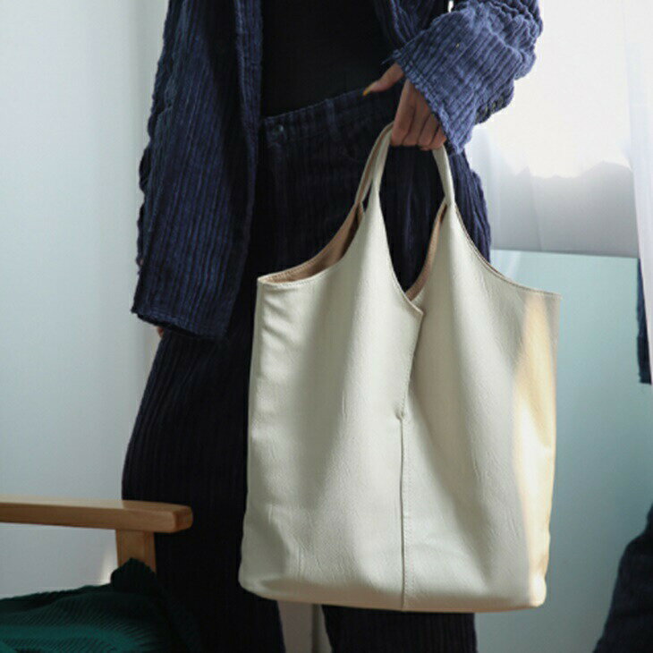 リバッシブルソフトレザー調トートバッグ ショルダーバッグ カジュアルバッグ お出かけ用 大人コーデ アラサーコーデ アラサーファッション 大人カジュアル アラサーママ ワンマイルファッション シンプルライフ 韓国コーデ 大人韓国コーデ 江南スタイル