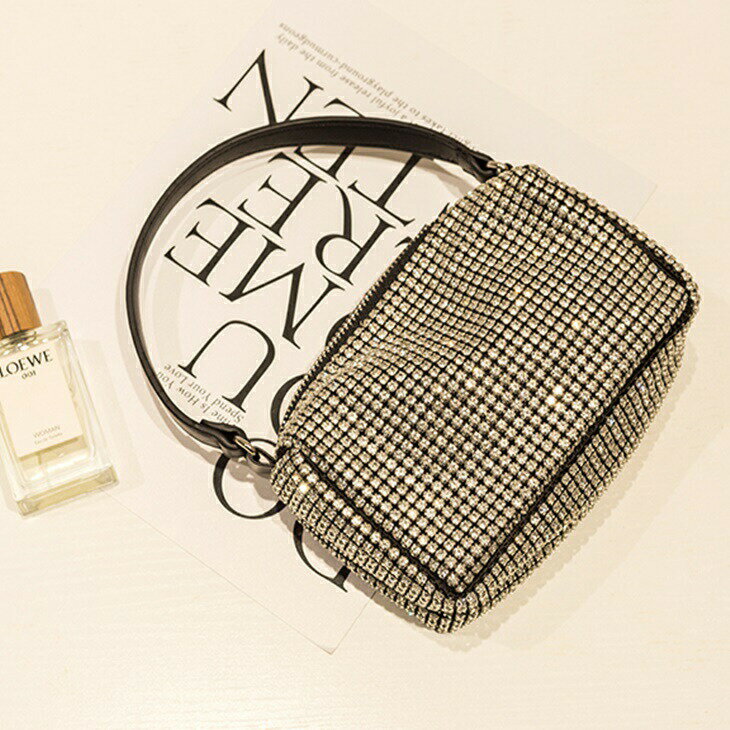 キラキラミニバッグ コンパクトバッグ シンプルバッグ お気軽バッグ お出かけバッグ 多用途バッグ ビシュー付き おしゃれバッグ 大人バッグ 大人コーデ アラサーファッション アラサーコーデ 楽天コーデ 大人スタイル 韓国ファッション