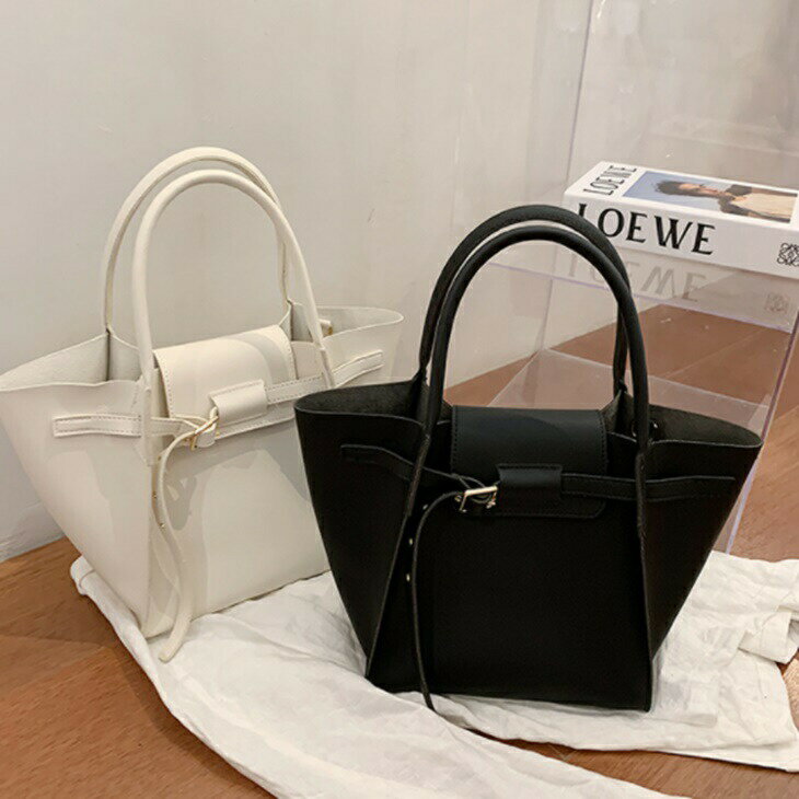 楽天大人カジュアル＆ゴルフ MOMOショルダートートバッグ ファッションバッグ ショルダーバッグ insバッグハンドバッグ お出かけバッグ 韓国スタイル 韓国コーデ 韓国ファッション オルチャンバッグ メッセンジャーバッグ韓国 ファッションバッグ ハンドルタイプハンドバッグ