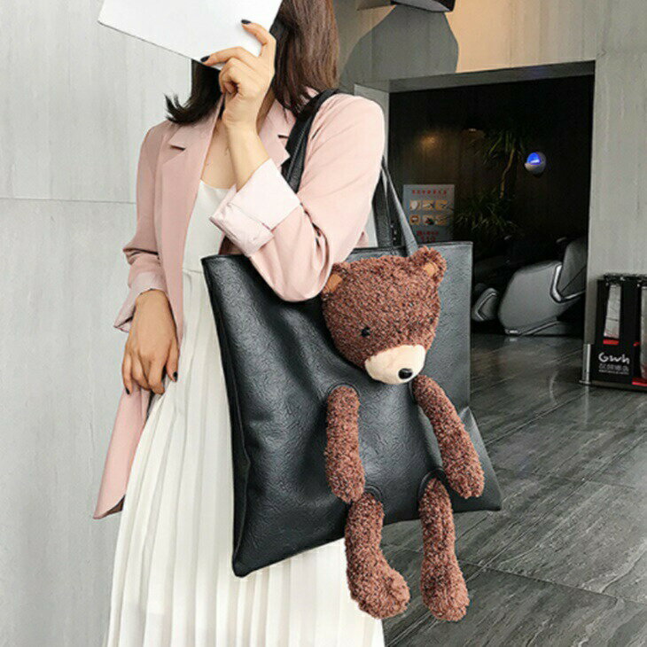 Sale 102 Off ソフトレザー ショルダートートバッグ ベア キャラクター付き お買い物バッグ お出かけバッグ 大人カジュアル 大人コーデ 韓国ファッション ママコーデ 被らないバッグ アラサーファッション アラサーコーデ Ins ママファッション 面白バッグ 韓国コーデ