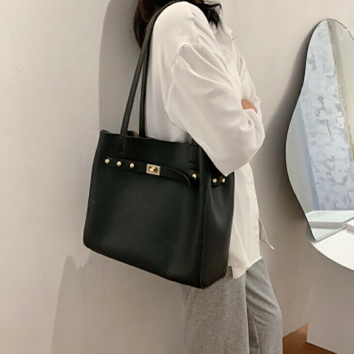 乐天商城 - ショルダーバッグ レザー調 大人バッグ ハンドキャリーショルダーバッグ 大人カジュアル 大人コーデ 大人ファッション アラサーコーデ アラサーファッション アラフォーコーデ アラフォーファッション ママコーデ ママファッション 韓国ins