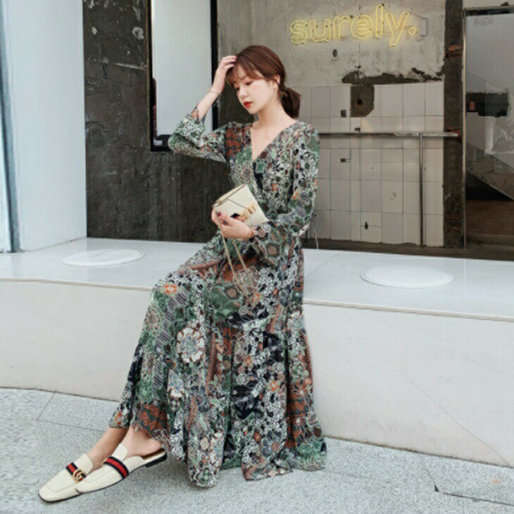 シフォンワンピース フローラルワンピ Vネックワンピ お出かけワンピ シンプルワンピ 大人カジュアル 大人ファッション アラフィフコーデ 大人韓国コーデ Ins アラフォーコーデ アラサーコーデ 大人コーデ 海外 アラサーファッション