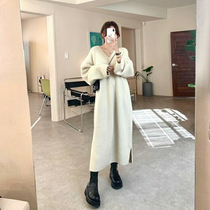 ルーズVネックニットワンピース サイドスリットワンピース 清楚ワンピ フェアリーワンピース 大人のワンピース 大人カジュアル 大人ファッション 大人コーデ アラサーファッション アラサーコーデ ママ風 ママファッション アラフォーコーデ 大人韓国コーデ
