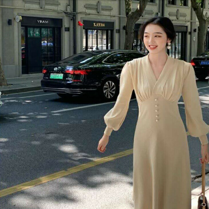 Vネックニットワンピース 薄手ナチュラルワンピ ロングワンピース 秋冬大人ワンピース 大人カジュアル 大人ファッション 大人コーデ ママコーデ ママファッション アラサーファッション アラサーコーデ アラフォーコーデ アラフォーママ カジュアルコーデ