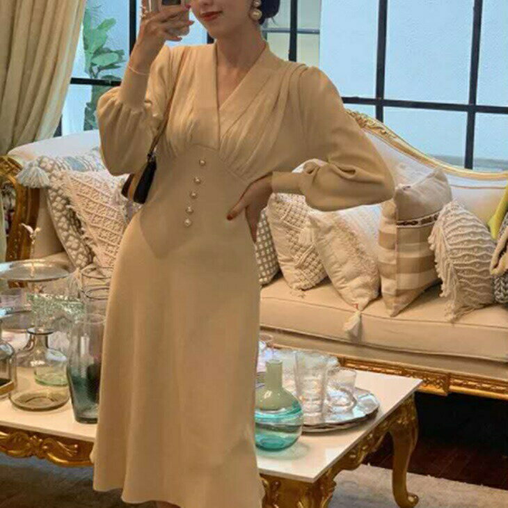 Vネックニットワンピース 薄手ナチュラルワンピ ロングワンピース 秋冬大人ワンピース 大人カジュアル 大人ファッション 大人コーデ ママコーデ ママファッション アラサーファッション アラサーコーデ アラフォーコーデ アラフォーママ カジュアルコーデ