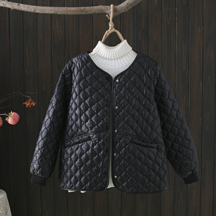 大きいサイズ キルティングジャケット 中綿ミドルジャケットコート 薄手ジャケットコート ゆったりノーカラー 秋冬お出かけ用 ママコーデ オフィスカジュアル 大人カジュアル アラサーコーデ アラフォーコーデ ナチュラルコーデ ワンマイルコーデ XL〜4XL