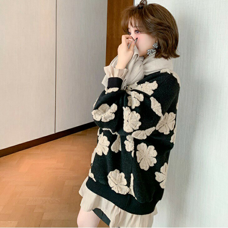 大人カジュアル&ゴルフ MOMOの可愛いフラワーステッチセーター フリルニットセーター 温かカジュアルニットセーター 大人カジュアル アラサーちゃん アラサーコーデ アラフォーコーデ シンプルコーデ 大人ファッション 大人コーデ 大人韓国コーデ ins ワンマイルコーデ｜アングル2