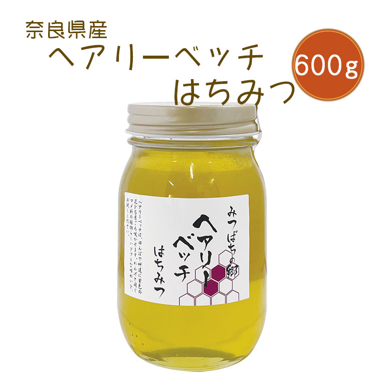 商品規格 ■サイズ 8x8x13（cm) ■原材料　はちみつ ■採集地　奈良 ■賞味期限　2年 ■保存方法　直射日光をさけ常温で保存してください。 蜂蜜は天然品で、高温殺菌を施していないため、一才未満の乳児の飲用はお控えください。純粋蜂蜜は結晶することもありますが瓶のまま湯煎すれば元の流動体に戻ります。奈良県で採れた、とてもくせのないやさしい甘さの蜂蜜です。フルーティーでクセのない爽やかな味です。れんげ蜂蜜を愛してやまない方・はちみつに凝っている方・みつばちの郷の商品が好きな方にお薦めです。