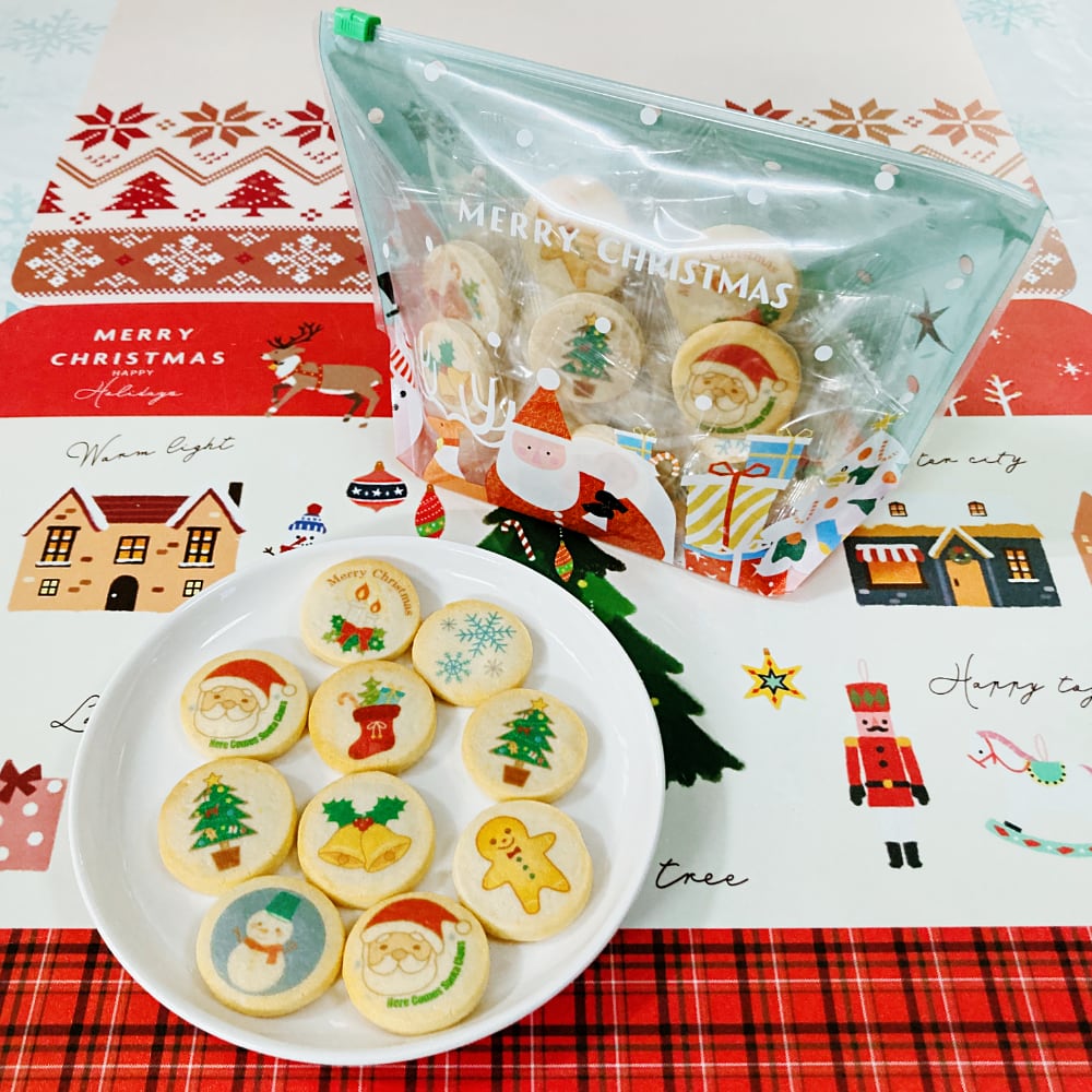 クリスマス ミニプリントクッキー 30枚ポーチ入 (御菓子 個包装 サンタ X’mas2023 配る お菓子 イベント 景品 プチギフト おもしろ かわいい 子ども)