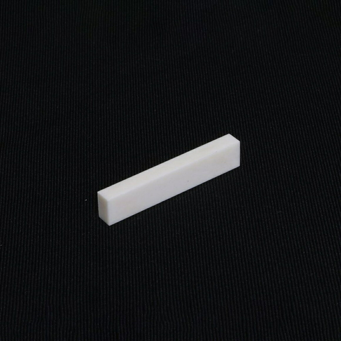 ボーンナット BNK-23 (45x8.5x5mm) ギターパーツに関する注意事項 ・ 商品画像はイメージになります。 カラー、サイズ等は商品名・商品説明文をご参照下さい。 ・ ギターパーツに関しては全て消耗品扱いとなり、保証対象外商品となります。 ・ サイズやカラーの注文間違いによる商品の返品・ご交換は一切お受け致しかねます。 ・ ギターパーツはメーカー取り寄せ商品となります。 ご注文後のキャンセルは一切お受け出来ませんのでご了承の上、ご注文下さい。