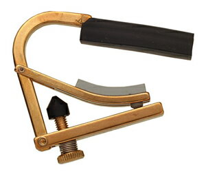 パーシャルカポは、ミュージシャンの発想から生まれた全く新しいコンセプトのカポです。 このカポはアメリカのとあるミュージシャンが"C-1"を加工し、外側の弦を押さえずに次の3弦を押さえるようにしていたのをヒントに製品化に至ったという　プレイヤーからアイデアが生まれた斬新で実戦的なカポです。 3つ目の手のような動きをする特殊な製品です。 日頃ノーマルカポを使っていらっしゃる方で持っていないかたは是非オススメです。 AやEsus4のポディションを常に抑えた状態をこのカポで作り出すことにより 通常の運指をそのままつかっての開放弦とあわせた独特の響きや変則チューニングの効果が得られます。 【仕様】 素材／カラー：ブラス／ブラス