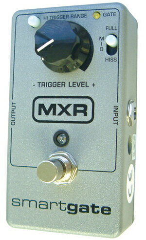 【エフェクター】DUNLOP　MXR M-135 SMART GATE ギタリストにとって最も厄介なノイズを非演奏時にカットする便利なエフェクター。 スマートゲイトには3つのモード（ヒス/ミッドレンジ／フルレンジ）が備わっておりあらゆるノイズに対して威力を発揮します。また、LEDがノイズゲートのかかり具合を表示するので、視認性も抜群です。 【DUNLOP　MXR M-135 SMART GATE　仕様】 トリガー・レベル⇒ノイズ・ゲートのスレッショルド・レベルを調節 3段階切り替えスイッチ⇒ノイズ・ゲートのタイプを選択(ヒスノイズ/ミッド/フル) ゲートLED(緑色)⇒ノイズ・ゲートのかかり具合を表示 オン/オフ・スイッチ⇒エフェクトのオン/オフ(ハードウェア・バイパス)の切り替え Power：9V乾電池×1、ECB-003(9V ACアダプター、別売) ※9V電池1個付属です！9VアダプターECB-003はこちら！！　