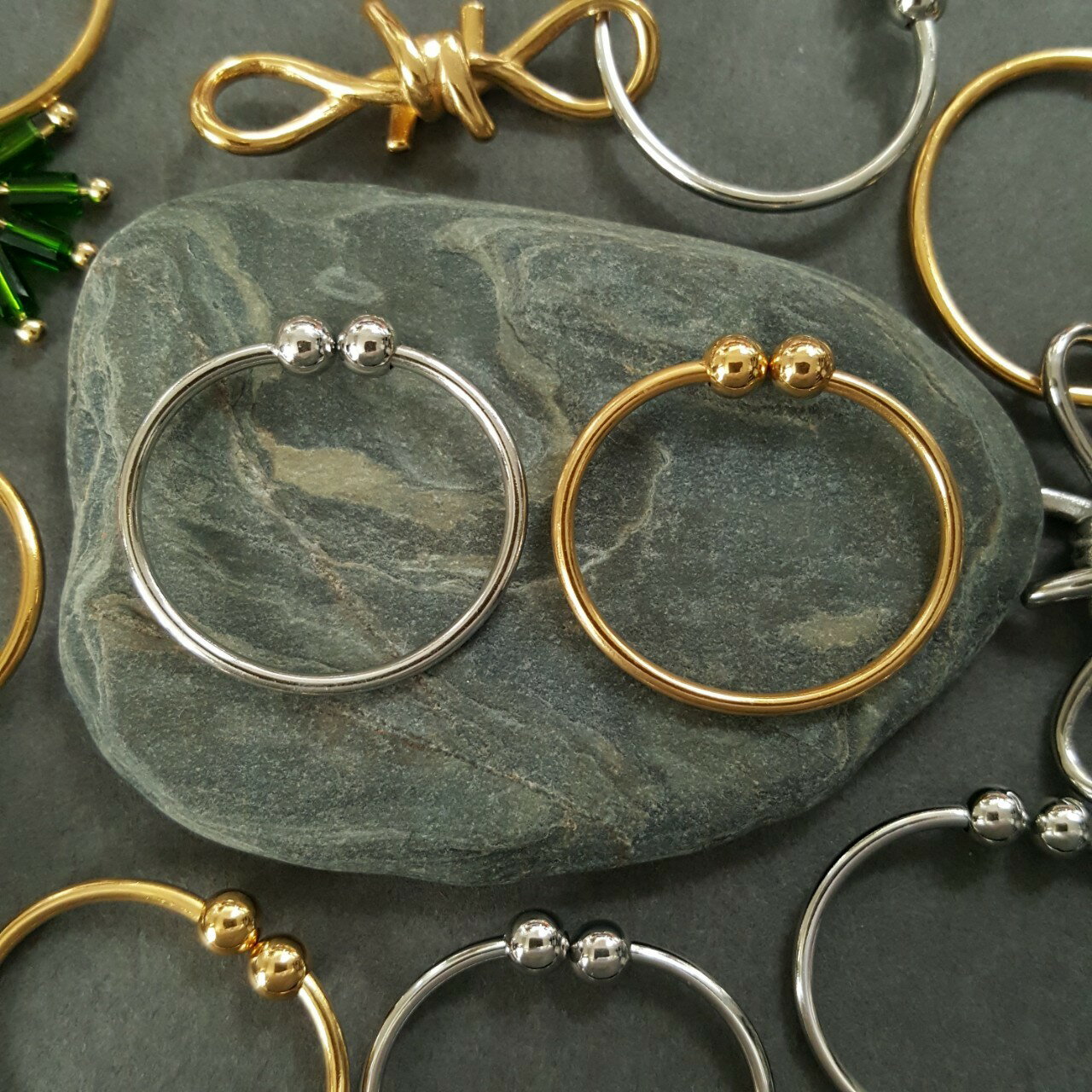 オールステンレス製 オリジナル ボール イヤーカフ イヤーフック ゴールド 金属アレルギー対応 サージカルステンレス 24kgp 本ロジウム シンプル デザイン スタイリッシュ プレゼント 女性 レディース おしゃれ アレルギーフリー SUS304 つけっぱなし 3k