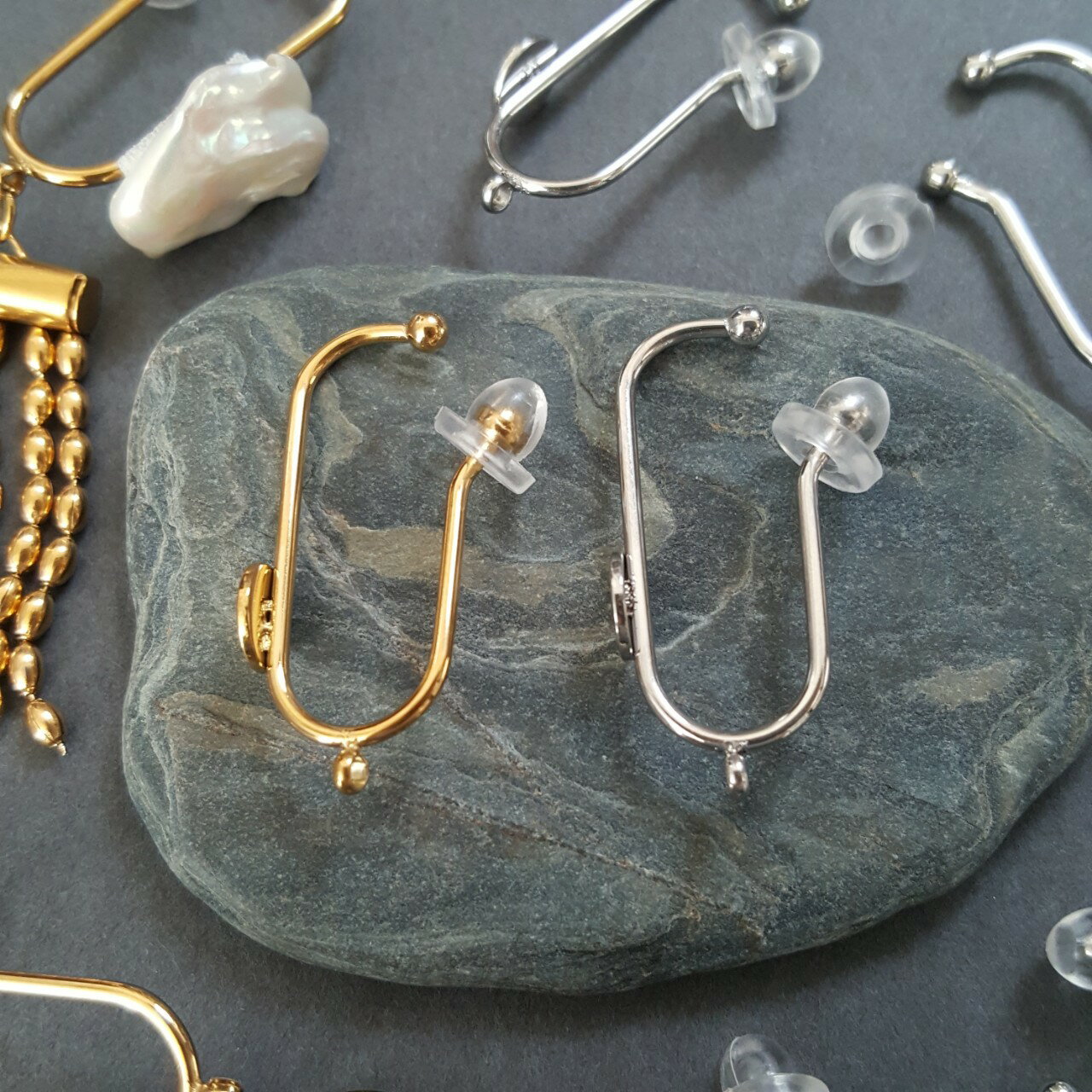 オールステンレス オリジナル イヤーカフ A 1個販売 イヤーフック ゴールド シルバー マルカン 平皿 オリジナル サージカルステンレス 24kgp 無メッキ シンプル デザイン スタイリッシュ アレンジ 保護キャップ付き おしゃれ アレルギーフリー SUS304 つけっぱなし