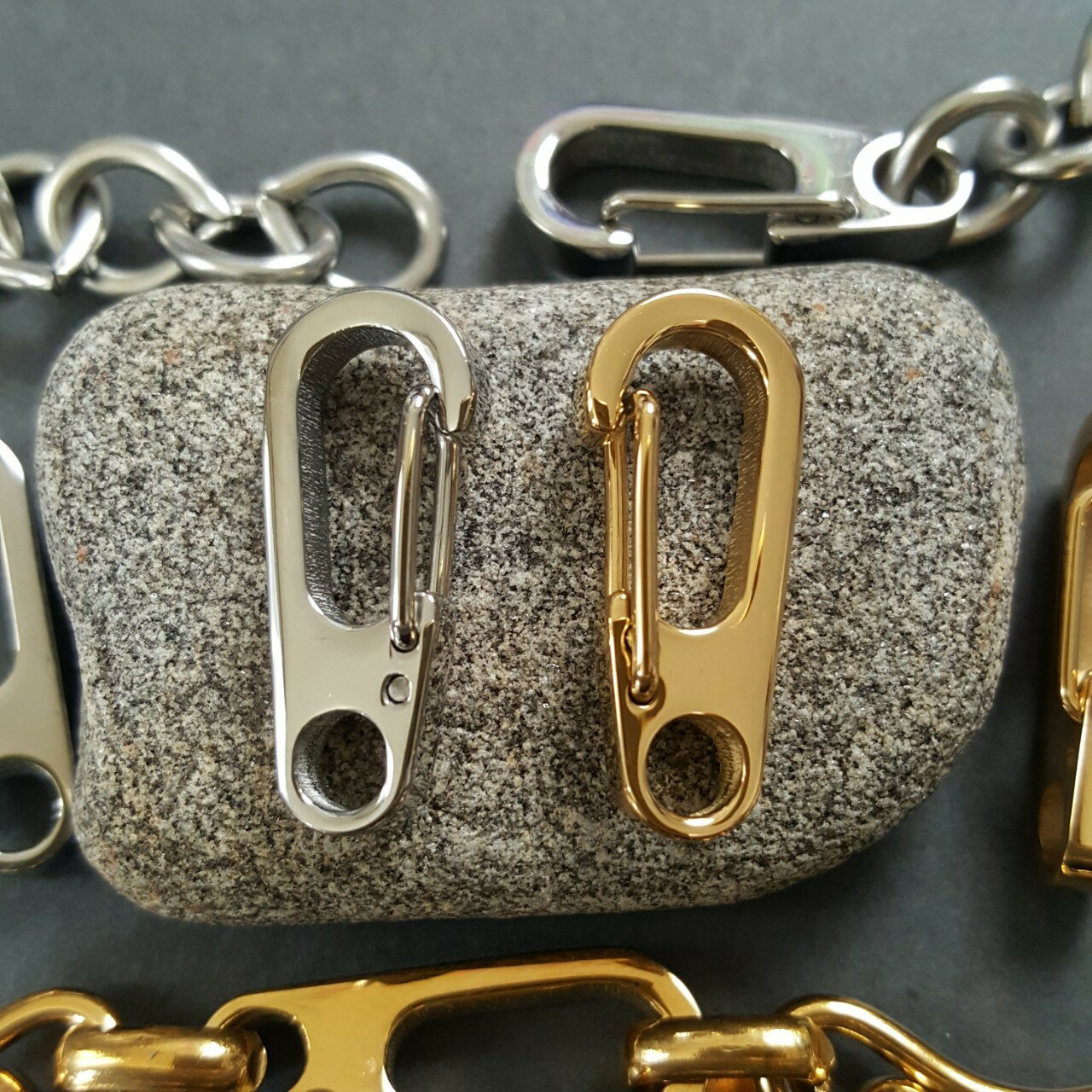 オールステンレス 1個 販売 25mm カラビナ 留め具 カニカン フック 接続 パーツ ゴールド シルバー サージカルステンレス 24KGPイオンメッキ 本ロ...