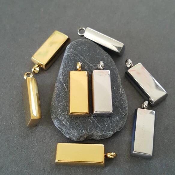 樂天商城 - オールステンレス スクエア 長方形 パーツ 1個 販売 チャーム ネックレス素材 ピアス素材 ゴールド シルバー サージカルステンレス シンプル デザイン 24KGPイオンメッキ 無メッキ アレルギーフリー SUS304 ハンドメイド素材 マルカン付