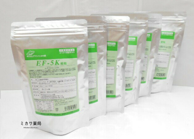 1包あたり約4500億のEF621K菌を含有 EF-621K菌は、腸管内から選び抜かれた乳酸菌で、お子様からお年寄りまで安心してお召し上がりいただけます。 に 「EF-5K」の特徴 乳酸球菌効果に注目し開発したのが、「EF‐621K菌」です。 このEF‐621K菌を純粋培養し、乾燥した後、TNF‐αを測定し、適合したものだけがBRM（生体応答調節物質）含有食品として製品化されています。 「EF−5K」には、このEF‐621K菌が1包あたり約4500億も含有されています。 エンテロコッカス、フェカリス（EF-621K菌）とは 私たちの腸内には、多種多様な菌が存在し、腸内細菌である乳酸菌は、体の健康を維持する上で、大切な働きをしていると考えられています。 この乳酸菌は大きく2つに分けることができ、1つは棹菌（棒状の菌）、もう1つは球菌（丸い菌）です。 後者の球菌は、今まであまり脚光を浴びていませんでしたが、腸球菌（エンテロコッカス、フェカリス）が注目されるようになってきました。 この乳酸球菌を健康な人の腸内から多数採取し、その中から最有用菌株を選び出し、健康維持に役立てることを見出して、1959年に商品化しました。 身体が本来持つ、健康を維持しようとする機能に働きかけるといわれる有効成分が乳酸菌そのものではなく、乳酸菌の細胞壁にあることが明らかになり、そのことにより乳酸菌が生きて腸まで届く必要性が無くなったといわれています。 GMP適合認定工場製品 ※GMP適合認定工場とは 安心と安全を作り出すルールに適合した工場です 名称 乳酸菌含有食品 内容量 36g(1.2g x 30包) 原材料名 コーンスターチ、乳酸球菌(EF-621K)粉末、 粉末状大豆たん白、トレハロース お召し上がり方 1日 1〜6包を目安にお召し上がり下さい 栄養成分表示 本品 1包(1.2g)中 エネルギー 4.56kcal たんぱく質 0.12g 脂質 0.01g 炭水化物 0.99g ナトリウム 0.35mg 広告文責 （有）ミカワ薬局　06-6673-1055 販売元 健康栄養素材研究所 製造国 日本 区分 健康食品 JAN：JAN：4571216230148