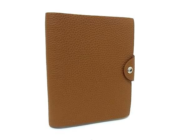 送料無料 HERMES エルメス ユリスPM 手帳カバー - ギフト ファッション アウトレット価格級 セール sale 男女兼用 ステーショナリー 高級感 定番 オフィス用 使いやすい プレゼント 誕生日 ビジネスユース 収納力 おすすめ 実用的 商品番号： 2608053001102 ブランド： HERMES エルメス アイテム： 手帳カバー モデル・ライン： ユリスPM 生産国： フランス 型番： - シリアル： □P刻印/2012年 対象： ユニセックス 状態ランク： 総合：中古Aランク（スレ、押し跡） 仕様： ・開閉式： ホック 　・外側： - 　・内側： - サイズ： ・[縦]約13.1cm 　・[横]約15.9cm 　・[マチ]約2.0cm※素人実寸ですので誤差はご了承ください。 素材： トゴ カラー： ブラウン系※ご覧頂くパソコン・モニターにより、色合いが違って見える事があります。 付属品： なし（現品のみ）※画像に載っているものが全てとなります。 備考： エルメスのユリスPMは、上質なトゴ素材と洗練されたデザインが魅力の手帳カバーです。日常のビジネスシーンやプライベートで、持つ人の品格をさりげなく引き立ててくれる逸品です。 商品状態ランクの説明 新品 新品未使用の商品 未使用展示品 展示などでわずかな傷や経年変化がみられるお品 中古Sランク ほぼ使用感のない、超美品のリサイクル品 中古SAランク Sランクに近いAランクより綺麗なリサイクル品 中古Aランク 多少の使用感はありますが、状態の良いリサイクル品 中古ABランク Aランクより多少の使用感があるリサイクル品 中古Bランク 使用感や傷があるリサイクル品 中古BCランク Bランクより多少の使用感があるリサイクル品 中古Cランク かなりの使用感があり、傷や劣化が目立つリサイクル品 中古ジャンク 商品ごとに、商品ランク説明で詳しく説明しています送料無料 HERMES エルメス ユリスPM 手帳カバー - ◆商品番号： 2608053001102 ◆ブランド： HERMES エルメス ◆アイテム： 手帳カバー ◆モデル・ライン： ユリスPM ◆生産国： フランス ◆型番： - ◆対象： ユニセックス ◆状態ランク： 総合：中古Aランク（スレ、押し跡） ◆仕様： ・開閉式： ホック 　・外側： - 　・内側： - ◆サイズ： ・[縦]約13.1cm 　・[横]約15.9cm 　・[マチ]約2.0cm ※素人実寸ですので誤差はご了承ください。 ◆素材： トゴ ◆カラー： ブラウン系 ※ご覧頂くパソコン・モニターにより、色合いが違って見える事があります。 ◆付属品： なし（現品のみ） ※画像に載っているものが全てとなります。 ◆備考： エルメスのユリスPMは、上質なトゴ素材と洗練されたデザインが魅力の手帳カバーです。日常のビジネスシーンやプライベートで、持つ人の品格をさりげなく引き立ててくれる逸品です。