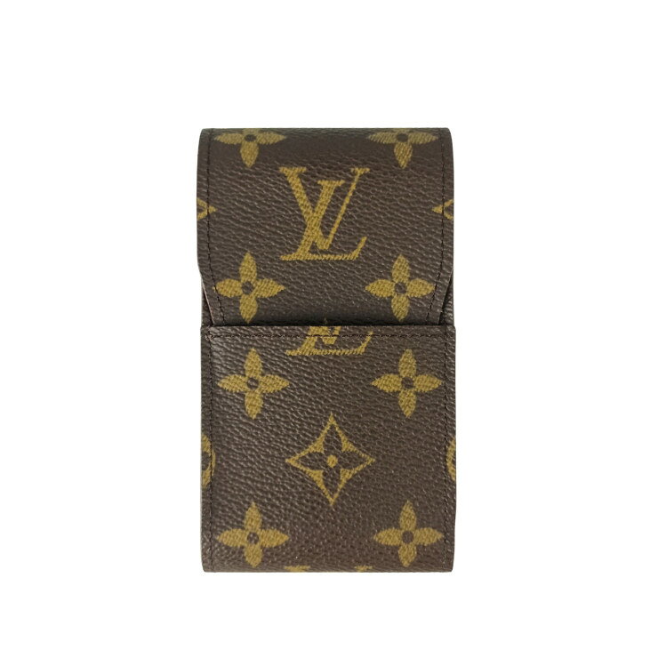 送料無料 LOUIS VUITTON ルイヴィトン エテュイ シガレット シガレットケース M63024 ギフト ファッション アウトレット価格級 セール sale おすすめ 収納力 普段使い 小物入れ 喫煙具 コンパクト 正規品 おしゃれ 高級感 タバコ入れ 煙草入れ モノグラム柄 人気 商品番号： 2606083001037 ブランド： LOUIS VUITTON ルイヴィトン アイテム： シガレットケース モデル・ライン： エテュイ シガレット 生産国： フランス 型番： M63024 シリアル： MI0915 対象： ユニセックス 状態ランク： 総合：中古SAランク 外側：中古Aランク（生地反り、コバ部に繊維の付着箇所あり） 内側：中古SAランク 仕様： ・開閉式： フラップ 　・外側： - 　・内側： - サイズ： ・[縦]約12cm 　・[横]約6.5cm 　・[マチ]約2cm※素人実寸ですので誤差はご了承ください。 素材： モノグラムキャンバス レザー カラー： ブラウン※ご覧頂くパソコン・モニターにより、色合いが違って見える事があります。 付属品： なし（現品のみ）※画像に載っているものが全てとなります。 備考： ルイ・ヴィトンのモノグラム柄がエレガントなシガレットケースです。日常の小物をお洒落に持ち歩くのに最適で、さりげない高級感を演出します。コンパクトながらもブランドの存在感を感じさせる逸品です。 商品状態ランクの説明 新品 新品未使用の商品 未使用展示品 展示などでわずかな傷や経年変化がみられるお品 中古Sランク ほぼ使用感のない、超美品のリサイクル品 中古SAランク Sランクに近いAランクより綺麗なリサイクル品 中古Aランク 多少の使用感はありますが、状態の良いリサイクル品 中古ABランク Aランクより多少の使用感があるリサイクル品 中古Bランク 使用感や傷があるリサイクル品 中古BCランク Bランクより多少の使用感があるリサイクル品 中古Cランク かなりの使用感があり、傷や劣化が目立つリサイクル品 中古ジャンク 商品ごとに、商品ランク説明で詳しく説明しています送料無料 LOUIS VUITTON ルイヴィトン エテュイ シガレット シガレットケース M63024 ◆商品番号： 2606083001037 ◆ブランド： LOUIS VUITTON ルイヴィトン ◆アイテム： シガレットケース ◆モデル・ライン： エテュイ シガレット ◆生産国： フランス ◆型番： M63024 ◆対象： ユニセックス ◆状態ランク： 総合：中古SAランク 外側：中古Aランク（生地反り、コバ部に繊維の付着箇所あり） 内側：中古SAランク ◆仕様： ・開閉式： フラップ 　・外側： - 　・内側： - ◆サイズ： ・[縦]約12cm 　・[横]約6.5cm 　・[マチ]約2cm ※素人実寸ですので誤差はご了承ください。 ◆素材： モノグラムキャンバス レザー ◆カラー： ブラウン ※ご覧頂くパソコン・モニターにより、色合いが違って見える事があります。 ◆付属品： なし（現品のみ） ※画像に載っているものが全てとなります。 ◆備考： ルイ・ヴィトンのモノグラム柄がエレガントなシガレットケースです。日常の小物をお洒落に持ち歩くのに最適で、さりげない高級感を演出します。コンパクトながらもブランドの存在感を感じさせる逸品です。