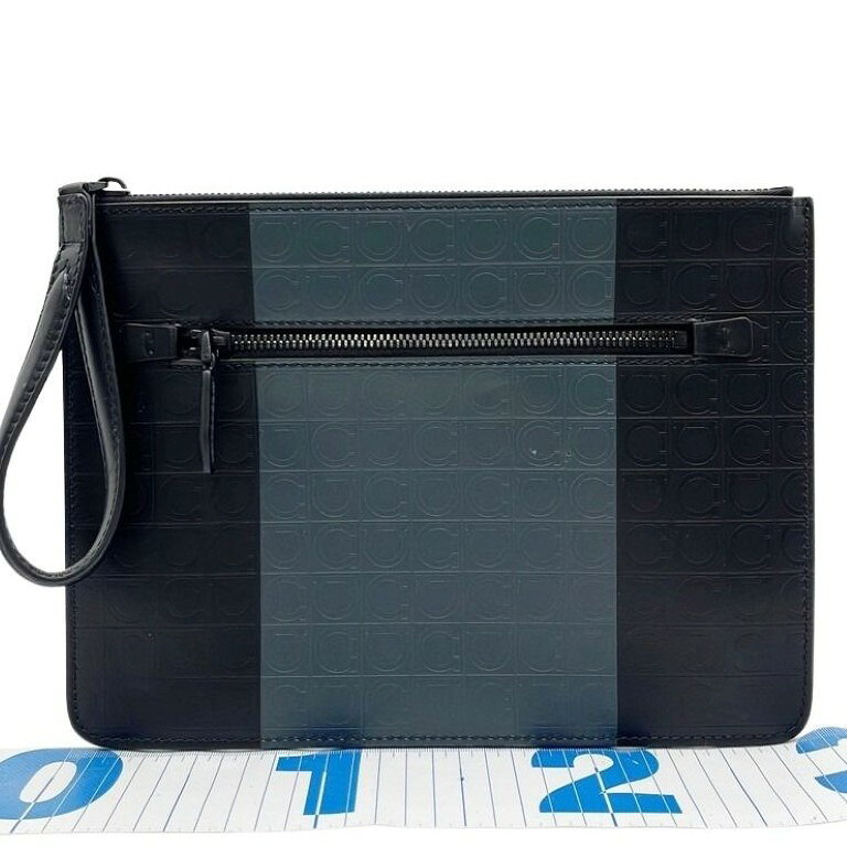Rakuten - Salvatore Ferragamo フェラガモ クラッチバッグ ガンチーニ GG-24 A253 ブラック×グレー系 レザー メンズ 美品【本物保証】【中古】