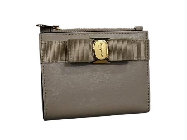 乐天商城 - Salvatore Ferragamo フェラガモ 財布 ヴァラリボン JP22E009 レザー ベージュ レディース 二つ折り 財布 ゴールド金具 美品【本物保証】【中古】