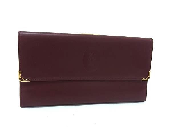 送料無料 Cartier カルティエ マストライン 長財布 L3000002 ギフト ファッション アウトレット価格級 セール sale 長サイフ プレゼント 小銭入れ 多機能 ロングウォレット レディース サイフ ボルドー系 人気 ユニセックス 商品番号： 2614083001156 ブランド： Cartier カルティエ アイテム： 長財布 モデル・ライン： マストライン 生産国： - 型番： L3000002 シリアル： - 対象： レディース 状態ランク： 総合：中古SAランク（擦れ小） 外側：中古SAランク 内側：中古SAランク 仕様： ・開閉式： スナップボタン 　・外側： がま口小銭入れ×1 　・内側： オープンポケット×5、カードポケット×6 サイズ： ・[縦]約10cm 　・[横]約19cm 　・[マチ]約2cm※素人実寸ですので誤差はご了承ください。 素材： カーフレザー カラー： ボルドー系※ご覧頂くパソコン・モニターにより、色合いが違って見える事があります。 付属品： なし（現品のみ）※画像に載っているものが全てとなります。 備考： カルティエのアイコン、マストラインのがま口長財布です。ボルドーカラーのカーフレザーが上品な印象を与え、使い勝手の良いデザインで長くご愛用いただけます。 商品状態ランクの説明 新品 新品未使用の商品 未使用展示品 展示などでわずかな傷や経年変化がみられるお品 中古Sランク ほぼ使用感のない、超美品のリサイクル品 中古SAランク Sランクに近いAランクより綺麗なリサイクル品 中古Aランク 多少の使用感はありますが、状態の良いリサイクル品 中古ABランク Aランクより多少の使用感があるリサイクル品 中古Bランク 使用感や傷があるリサイクル品 中古BCランク Bランクより多少の使用感があるリサイクル品 中古Cランク かなりの使用感があり、傷や劣化が目立つリサイクル品 中古ジャンク 商品ごとに、商品ランク説明で詳しく説明しています送料無料 Cartier カルティエ マストライン 長財布 L3000002 ◆商品番号： 2614083001156 ◆ブランド： Cartier カルティエ ◆アイテム： 長財布 ◆モデル・ライン： マストライン ◆生産国： - ◆型番： L3000002 ◆対象： レディース ◆状態ランク： 総合：中古SAランク（擦れ小） 外側：中古SAランク 内側：中古SAランク ◆仕様： ・開閉式： スナップボタン 　・外側： がま口小銭入れ×1 　・内側： オープンポケット×5、カードポケット×6 ◆サイズ： ・[縦]約10cm 　・[横]約19cm 　・[マチ]約2cm ※素人実寸ですので誤差はご了承ください。 ◆素材： カーフレザー ◆カラー： ボルドー系 ※ご覧頂くパソコン・モニターにより、色合いが違って見える事があります。 ◆付属品： なし（現品のみ） ※画像に載っているものが全てとなります。 ◆備考： カルティエのアイコン、マストラインのがま口長財布です。ボルドーカラーのカーフレザーが上品な印象を与え、使い勝手の良いデザインで長くご愛用いただけます。