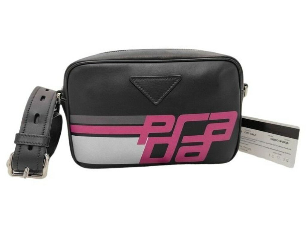 Rakuten - PRADA プラダ ショルダーバッグ 1BH093 ブラック ピンク系 レザー ユニセックス ロゴ 白タグ シルバー金具【本物保証】【中古】