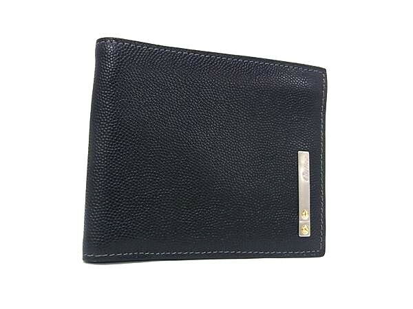送料無料 Cartier カルティエ サントス ドゥ カルティエ 二つ折り財布 L3000773 ギフト ファッション アウトレット価格級 セール sale サイフ ドゥ サントス 男性 カード収納 プレゼント 折財布 札入れ カルティエ L字ファスナー 商品番号： 2610083001059 ブランド： Cartier カルティエ アイテム： 二つ折り財布 モデル・ライン： サントス ドゥ カルティエ 生産国： フランス 型番： L3000773 シリアル： - 対象： メンズ 状態ランク： 総合：中古Aランク 外側：中古Aランク（擦れ小） 内側：中古Aランク（擦れ小） 仕様： ・開閉式：- 　・外側： - 　・内側： ポケット×2　札入れ×2　カード入れ×6 サイズ： ・[縦]約11cm 　・[横]約9.5cm 　・[マチ]約1cm※素人実寸ですので誤差はご了承ください。 素材： レザー カラー： ブラック※ご覧頂くパソコン・モニターにより、色合いが違って見える事があります。 付属品： なし（現品のみ）※画像に載っているものが全てとなります。 備考： カルティエの「サントス ドゥ カルティエ」ラインの二つ折り財布。タイムレスなデザインと上質なレザーが、長く愛用できることを感じさせます。スマートな所作をサポートします。 商品状態ランクの説明 新品 新品未使用の商品 未使用展示品 展示などでわずかな傷や経年変化がみられるお品 中古Sランク ほぼ使用感のない、超美品のリサイクル品 中古SAランク Sランクに近いAランクより綺麗なリサイクル品 中古Aランク 多少の使用感はありますが、状態の良いリサイクル品 中古ABランク Aランクより多少の使用感があるリサイクル品 中古Bランク 使用感や傷があるリサイクル品 中古BCランク Bランクより多少の使用感があるリサイクル品 中古Cランク かなりの使用感があり、傷や劣化が目立つリサイクル品 中古ジャンク 商品ごとに、商品ランク説明で詳しく説明しています送料無料 Cartier カルティエ サントス ドゥ カルティエ 二つ折り財布 L3000773 ◆商品番号： 2610083001059 ◆ブランド： Cartier カルティエ ◆アイテム： 二つ折り財布 ◆モデル・ライン： サントス ドゥ カルティエ ◆生産国： フランス ◆型番： L3000773 ◆対象： メンズ ◆状態ランク： 総合：中古Aランク 外側：中古Aランク（擦れ小） 内側：中古Aランク（擦れ小） ◆仕様： ・開閉式：- 　・外側： - 　・内側： ポケット×2　札入れ×2　カード入れ×6 ◆サイズ： ・[縦]約11cm 　・[横]約9.5cm 　・[マチ]約1cm ※素人実寸ですので誤差はご了承ください。 ◆素材： レザー ◆カラー： ブラック ※ご覧頂くパソコン・モニターにより、色合いが違って見える事があります。 ◆付属品： なし（現品のみ） ※画像に載っているものが全てとなります。 ◆備考： カルティエの「サントス ドゥ カルティエ」ラインの二つ折り財布。タイムレスなデザインと上質なレザーが、長く愛用できることを感じさせます。スマートな所作をサポートします。