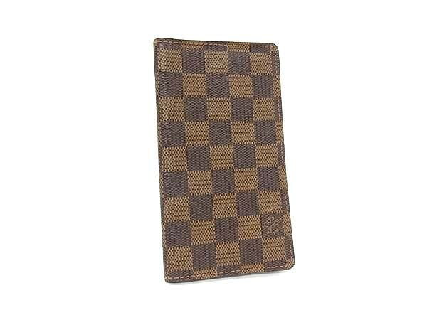 送料無料 LOUIS VUITTON ルイヴィトン ダミエ アジェンダ ポッシュ 手帳カバー R20703 ギフト ファッション アウトレット価格級 セール sale アジェンダ ポッシュ プレゼント ギフト 手帳カバー 小物入れ 贈り物 商品番号： 2623073001259 ブランド： LOUIS VUITTON ルイヴィトン アイテム： 手帳カバー モデル・ライン： ダミエ アジェンダ ポッシュ 生産国： スペイン 型番： R20703 シリアル： CA0055 対象： ユニセックス 状態ランク： 総合：中古Aランク 外側：中古ABランク（擦れ小　生地反り　縁コバ部ヒビ・剥がれ・捲れ箇所あり） 内側：中古Aランク（擦れ小） 仕様： ・開閉式： - 　・外側： - 　・内側： ポケット×2　カード入れ×3 サイズ： ・[縦]約16.5cm 　・[横]約10cm※素人実寸ですので誤差はご了承ください。 素材： PVC レザー カラー： ブラウン※ご覧頂くパソコン・モニターにより、色合いが違って見える事があります。 付属品： なし（現品のみ）※画像に載っているものが全てとなります。 備考： ルイ・ヴィトンのダミエ柄がアイコニックな手帳カバーです。ブラウンの落ち着いた色合いは、ビジネスシーンにも最適です。PVCとレザーの組み合わせは耐久性にも優れ、長くご愛用いただけます。日々の記録を彩る、上質なアイテムです。 商品状態ランクの説明 新品 新品未使用の商品 未使用展示品 展示などでわずかな傷や経年変化がみられるお品 中古Sランク ほぼ使用感のない、超美品のリサイクル品 中古SAランク Sランクに近いAランクより綺麗なリサイクル品 中古Aランク 多少の使用感はありますが、状態の良いリサイクル品 中古ABランク Aランクより多少の使用感があるリサイクル品 中古Bランク 使用感や傷があるリサイクル品 中古BCランク Bランクより多少の使用感があるリサイクル品 中古Cランク かなりの使用感があり、傷や劣化が目立つリサイクル品 中古ジャンク 商品ごとに、商品ランク説明で詳しく説明しています送料無料 LOUIS VUITTON ルイヴィトン ダミエ アジェンダ ポッシュ 手帳カバー R20703 ◆商品番号： 2623073001259 ◆ブランド： LOUIS VUITTON ルイヴィトン ◆アイテム： 手帳カバー ◆モデル・ライン： ダミエ アジェンダ ポッシュ ◆生産国： スペイン ◆型番： R20703 ◆対象： ユニセックス ◆状態ランク： 総合：中古Aランク 外側：中古ABランク（擦れ小　生地反り　縁コバ部ヒビ・剥がれ・捲れ箇所あり） 内側：中古Aランク（擦れ小） ◆仕様： ・開閉式： - 　・外側： - 　・内側： ポケット×2　カード入れ×3 ◆サイズ： ・[縦]約16.5cm 　・[横]約10cm ※素人実寸ですので誤差はご了承ください。 ◆素材： PVC レザー ◆カラー： ブラウン ※ご覧頂くパソコン・モニターにより、色合いが違って見える事があります。 ◆付属品： なし（現品のみ） ※画像に載っているものが全てとなります。 ◆備考： ルイ・ヴィトンのダミエ柄がアイコニックな手帳カバーです。ブラウンの落ち着いた色合いは、ビジネスシーンにも最適です。PVCとレザーの組み合わせは耐久性にも優れ、長くご愛用いただけます。日々の記録を彩る、上質なアイテムです。