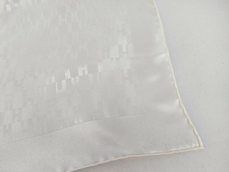 HERMES エルメス ハンカチーフ POCHETTE FACONNEE H GRAND H ポシェット ファソネH グランH 050575T Blanc（ホワイト）系 シルク100％ レディース ポケットチーフ スカーフ 新品未使用展示品【本物保証】【中古】 2