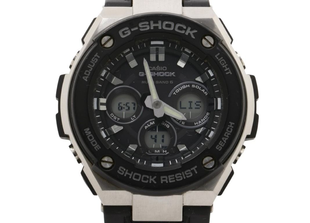 送料無料 CASIO カシオ G-SHOCK G-STEEL Mid Size Series 時計 GST-W300-1AJF ギフト ファッション アウトレット価格級 セール sale 電波ソーラー耐衝撃ウォッチ 20気圧防水高機能ビジネスカジュアル男性向けアイテム 商品番号： 2616073002187 ブランド： CASIO カシオ アイテム： 時計 モデル・ライン： G-SHOCK G-STEEL Mid Size Series 生産国： タイ 型番： GST-W300-1AJF シリアル： - 対象： メンズ 状態ランク： 総合：中古ABランク ケース：中古ABランク（スレ、小傷） ベルト：中古ABランク（スレ、傷、留め跡） ※稼働品、ガラスに大きなダメージはございません。 仕様： ・タフソーラー 　・20気圧防水 　・電波時計 MULTIBAND6 　・ワールドタイム 　・フルオートカレンダー 　・パワーセービング機能 サイズ： ・[ケース縦]約55.9mm 　・[ケース横]約49.3mm 　・[バンド装着可能サイズ]約145～215mm※素人実寸ですので誤差はご了承ください。 素材： 樹脂／ステンレススチール 樹脂バンド カラー： ブラック※ご覧頂くパソコン・モニターにより、色合いが違って見える事があります。 付属品： 箱 保証書※画像に載っているものが全てとなります。 備考： メタルと樹脂の異素材を融合したG-STEELは、タフネスと上質感を両立したデザインが魅力です。ミドルサイズで腕元に馴染みやすく、幅広いシーンで活躍する一本です。 商品状態ランクの説明 新品 新品未使用の商品 未使用展示品 展示などでわずかな傷や経年変化がみられるお品 中古Sランク ほぼ使用感のない、超美品のリサイクル品 中古SAランク Sランクに近いAランクより綺麗なリサイクル品 中古Aランク 多少の使用感はありますが、状態の良いリサイクル品 中古ABランク Aランクより多少の使用感があるリサイクル品 中古Bランク 使用感や傷があるリサイクル品 中古BCランク Bランクより多少の使用感があるリサイクル品 中古Cランク かなりの使用感があり、傷や劣化が目立つリサイクル品 中古ジャンク 商品ごとに、商品ランク説明で詳しく説明しています送料無料 CASIO カシオ G-SHOCK G-STEEL Mid Size Series 時計 GST-W300-1AJF ◆商品番号： 2616073002187 ◆ブランド： CASIO カシオ ◆アイテム： 時計 ◆モデル・ライン： G-SHOCK G-STEEL Mid Size Series ◆生産国： タイ ◆型番： GST-W300-1AJF ◆対象： メンズ ◆状態ランク： 総合：中古ABランク ケース：中古ABランク（スレ、小傷） ベルト：中古ABランク（スレ、傷、留め跡） ※稼働品、ガラスに大きなダメージはございません。 ◆仕様： ・タフソーラー 　・20気圧防水 　・電波時計 MULTIBAND6 　・ワールドタイム 　・フルオートカレンダー 　・パワーセービング機能 ◆サイズ： ・[ケース縦]約55.9mm 　・[ケース横]約49.3mm 　・[バンド装着可能サイズ]約145～215mm ※素人実寸ですので誤差はご了承ください。 ◆素材： 樹脂／ステンレススチール 樹脂バンド ◆カラー： ブラック ※ご覧頂くパソコン・モニターにより、色合いが違って見える事があります。 ◆付属品： 箱 保証書 ※画像に載っているものが全てとなります。 ◆備考： メタルと樹脂の異素材を融合したG-STEELは、タフネスと上質感を両立したデザインが魅力です。ミドルサイズで腕元に馴染みやすく、幅広いシーンで活躍する一本です。