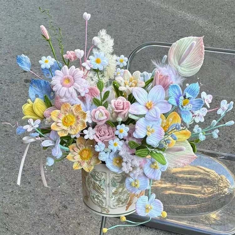 3SET-STOREのハグバケツ花束 円筒形 ハグバケツ花束 キット 手作り セット 初心者 スタンド花 花束 手芸モール 枯れない花 工作モール モール モールアート 造花 お花 フラワー ワイヤー ぬいぐるみ造花 小花 造形材料 曲げ可能 DIY飾り物 誕生日｜アングル3
