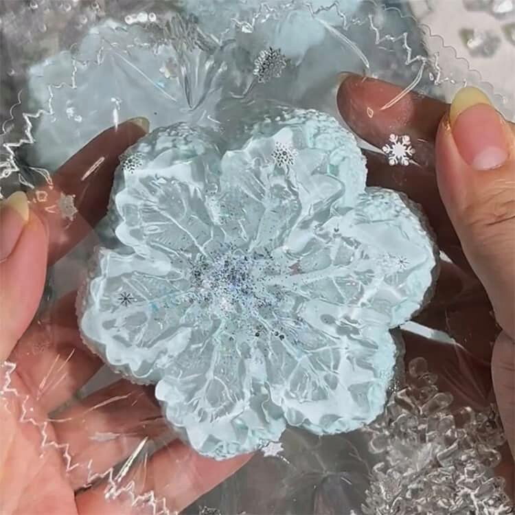 かわいい もちもちおもちゃ スクイーズケーキおもちゃ 水感スクイーズ 雪の結晶型スクイーズ ふわふわ 弾力性 伸縮性のある 食べ物スクイーズ 学生用 手触りが柔らかく オフィス ぷにぷに 雪の結晶型スクイーズ 感覚遊び ハンドリラックス ストレス解消 3set-10011184 3SET-STORE サンプル画像3