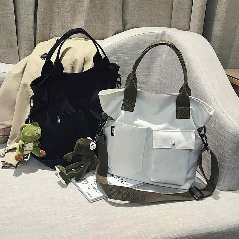 トートバッグ レディース 帆布 斜め掛け 大容量 ショルダー 鞄 普段使い 通勤用 軽量 丈夫 キャンバス コットン 素材 ワンショルダー シンプル・カテゴリ: トートバッグ・スタイル: ストリート・主な材料: 帆布・裏地材料: ポリエステル・形: ショッピングバッグ形・開関方式: マグネット・硬度: ソフト・外ポケット: スリーポケット・肩ひも本数: 1本・適用シーン: 日常・サイズ: 大・カラー展開: ブラック(アクセサリーなし).ホワイト(アクセサリーなし).ブラック(大型カエルアクセサリー付き).ホワイト(大型カエルアクセサリー付き).ブラック(小型恐竜アクセサリー付き).ホワイト(小型恐竜アクセサリー付き)トートバッグ レディース 帆布 斜め掛 バッグ 小物 ブランド雑貨 新登場! A:黒無掛件 B:白無掛件 C:黒大口カエル掛件 D:白大口カエル掛件 E:黒小恐竜掛件 F:白小恐竜掛件