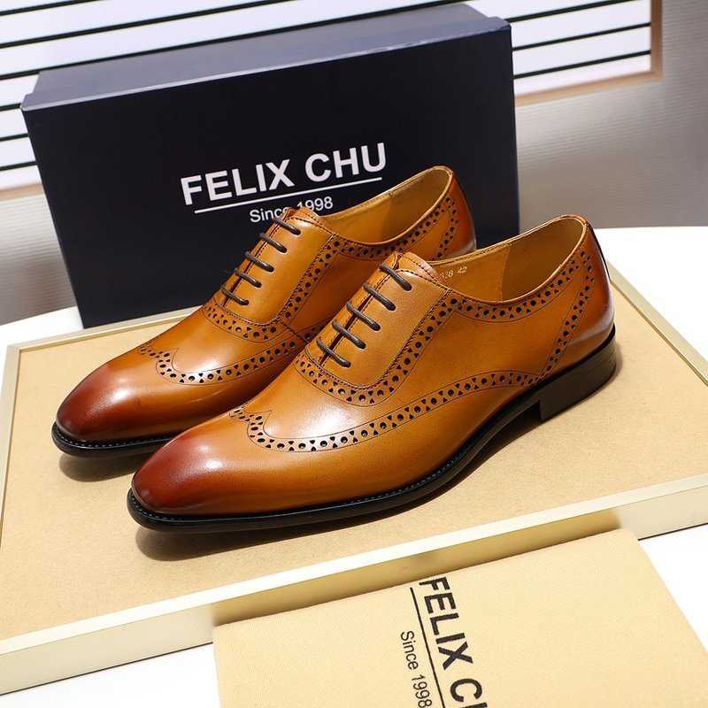 2019 Retro Style Genuine 革 Brogue Shoes メンズ Breathable Lace Up Pointed Toe Formal Dr