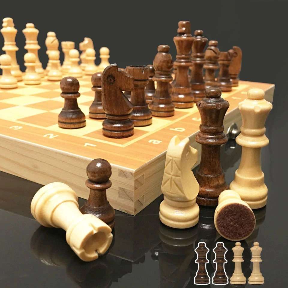 商品名：39x39cm女王磁気チェス木製のチェスセット国際チェスゲーム木製チェスの駒折りたたみ木製チェス盤ギフトおもちゃ※お届けまでに、通常2-3週間程お時間を頂戴しております。配送会社の都合により、1ヵ月程度要する可能性もございます。女王各チェスセット (合計 34 個)駒をチェス盤の中に収納可能マグネットのチェスセットチェス素材: 木製チェス盤とチェスの駒チェスの駒高さ (mm):サイズ : 王 (80) 、女王 (73) 、ビショップ (59) 、騎士 (53) 、ルーク (44) 、ポーン (40) チェス盤: 39 x 39 センチメートル、 3 種類ゲームプレイのチェスゲーム