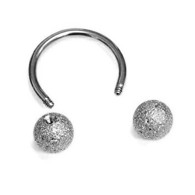 ボディピアス 16G フロストボール付きサーキュラーバーベル / 16ゲージ シルバー ステンレス ロブ 軟骨ピアス ヘリックス シンプル くすみ ザラザラ 金属アレルギー対応 かわいい 艶無し 艶消し つや無し つや消し フロスト