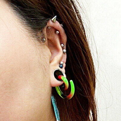 ボディピアス 6G ラスタカラーシリコンスパイラルプラグ / 6ミリ 柔らかい ラージホール ロブ 変形 渦巻き 軟骨