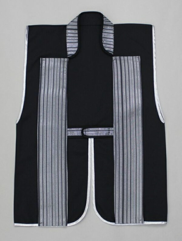 ポリエステルブッチャー 金襴生地使用 寸法(約cm)身丈85　身巾61 ※一点一点生地の取り方が異なり、写真とは柄のトリミングが異なる場合がございます ※予告なく金襴生地の色味を一部変更する場合がございます ※お客様がお使いのパソコン環境、...