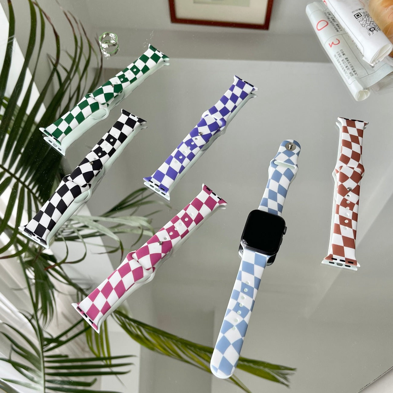 --------------------------------------- Check grid silicon band かわいい単色と白のチェックグリッド柄のシリコンバンド。シリコンバンドの快適さと視覚的な満足感を同時に感じてくださ...