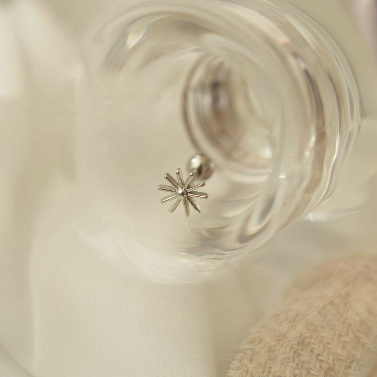 日差しタンポポ ボディピアス キャッチ ピアッシング 軟骨ピアス 16G サージカル 女性 誕生日プレゼント 女友達 ギフト 金属アレルギー 対応