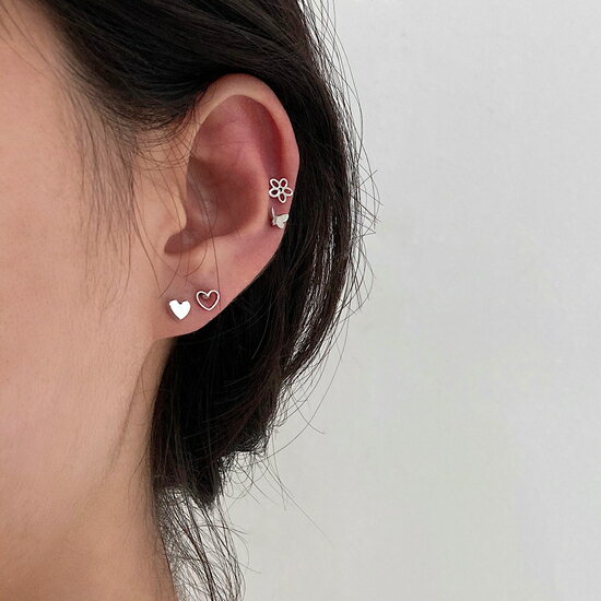 [サージカル]ミニ チョウ 蝶 16G (3Color) ボディピアス キャッチ ピアッシング 軟骨ピアス 16G サージカル 女性 誕生日プレゼント 女友達 ギフト 金属アレルギー 対応