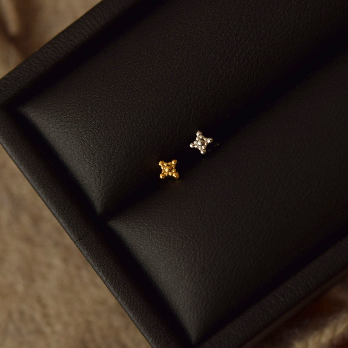 [サージカル]ミニミ スパーク きらめき ボディピアス キャッチ ピアッシング 軟骨ピアス 16G サージカル 女性 誕生日プレゼント 女友達 ギフト 金属アレルギー 対応