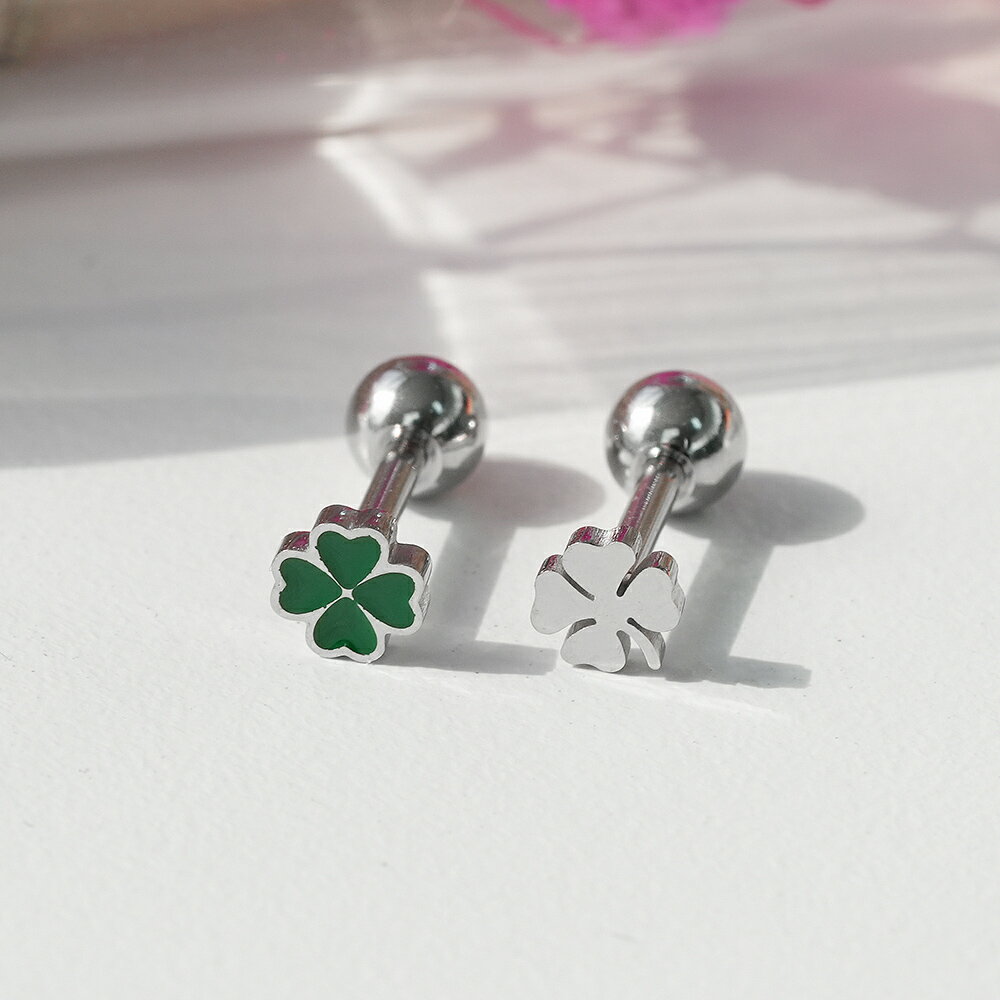 [全体サージカル]ミニ クローバー ピアッシング (2Color) 16G ボディピアス キャッチ ピアッシング 軟骨ピアス 16G サージカル 女性 誕生日プレゼント 女友達 ギフト 金属アレルギー 対応