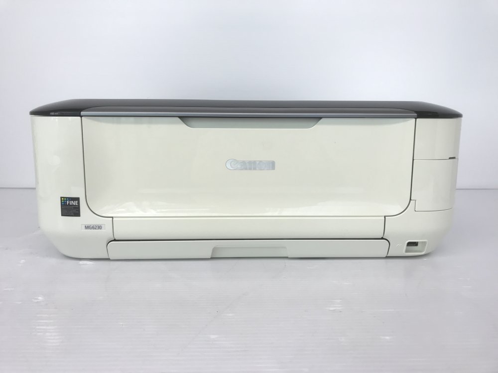 商品情報 商品状態 【印刷枚数：1800以下】【30日間返金保証付】通電・印字・スキャン機能すべて動作確認しております。印刷結果はカスレもなく良好です。付属品は、本体、電源ケーブル、オリジナルマニュアル(取扱説明書/CD-R無料ダウンロードリスト付)になります。※インク残量は少ない場合が御座いますのでご了承下さい。中古品となりますので3つの安心をお付けします。1.商品到着から30日間の安心保証をお付けします。返品に伴う送料等、返品に関わる一切の料金は当店が負担致します。2.初期設定が簡単な安心初期設定マニュアルをお付けします。商品到着後、直ぐにお使いできるように当店オリジナルの初期設定マニュアルをお付けします。※本マニュアルは純正の説明書では御座いませんのでご了承ください。3.トラブル発生時はメールによる安心対応します。万が一破損や不具合がありました場合には、是非一度評価前にご連絡をお願いいたします。誠実に対応させていただきます。 ■外装【中古品の為、多少の汚れがございますが、アルコールクリーニング済み商品です。】 ■機器内部【アルコールによる簡易クリーニング済みですが、細かい部分に多少の汚れが残っている場合があります。】 ■メーカー取扱説明書並びにCD-Rドライバーはインターネット環境があれば、無料にてダウンロード可能です。ご安心下さい。 ■発送は注文確定後24時間以内に発送致します。お急ぎ便にも対応しております。 商品の説明（新品の場合） 商品紹介グレーインクを含む6色インクタンクシステムを搭載。グレーインクによりカラー印刷は、豊かな表現力と色安定性を実現しました。モノクロ印刷では階調部分の粒状感を低減し、本格的なモノクロ印刷を可能にしました。高密度プリントヘッド技術「FINE」により、最高解像度9600×2400dpi、最小インク滴1pl(一兆分の1リットル)の吐出を実現。すべてのインクを無駄なく使えるのが、全色独立インクタンクシステムです。色のなくなったインクタンクだけを交換すればよいので各色を使いきれます。ご注意（免責）＞必ずお読みください併売品の為品切れとなる可能性がございます。あらかじめご了承くださいませ。 主な仕様 フチなし印刷:対応 / 自動両面印刷:対応 / 最大用紙サイズ:A4 コピー機能:対応 / FAX機能:非対応 / 電話機能:非対応 スキャナ機能:対応 / スキャナ解像度:4800x4800dpi カラーインク(色):6 CD/DVD印刷:対応 メモリスロット:搭載