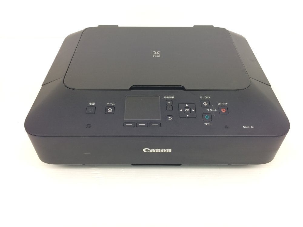 商品情報 商品状態 【印刷枚数：1050以下】【30日間返金保証付】通電・印字・スキャン機能すべて動作確認しております。印刷結果はカスレもなく良好です。付属品は、本体、電源ケーブル、オリジナルマニュアル(取扱説明書/CD-R無料ダウンロードリスト付)になります。※インク残量は少ない場合が御座いますのでご了承下さい。中古品となりますので3つの安心をお付けします。1.商品到着から30日間の安心保証をお付けします。返品に伴う送料等、返品に関わる一切の料金は当店が負担致します。2.初期設定が簡単な安心初期設定マニュアルをお付けします。商品到着後、直ぐにお使いできるように当店オリジナルの初期設定マニュアルをお付けします。※本マニュアルは純正の説明書では御座いませんのでご了承ください。3.トラブル発生時はメールによる安心対応します。万が一破損や不具合がありました場合には、是非一度評価前にご連絡をお願いいたします。誠実に対応させていただきます。 ■外装【中古品の為、多少の汚れがございますが、アルコールクリーニング済み商品です。】 ■機器内部【アルコールによる簡易クリーニング済みですが、細かい部分に多少の汚れが残っている場合があります。】 ■メーカー取扱説明書並びにCD-Rドライバーはインターネット環境があれば、無料にてダウンロード可能です。ご安心下さい。 ■発送は注文確定後24時間以内に発送致します。お急ぎ便にも対応しております。 商品の説明（新品の場合） こだわりの美しさと充実の機能。納得のハイスペックモデル◆6色ハイブリッドで写真鮮やか文字くっきり◆スマホ/タブレットからのかんたんWi-Fiプリント　／　■　仕　様　■プリント解像度：9600×2400、インク色数：6色、印刷サイズ：最大A4、給紙方法：前面2段カセット、自動両面印刷：○、スキャナー機能：○、ファックス機能：×、レーベルプリント：○、対応OS　・［Windows］ 8/8.1/7(SPなし/SP1) / Vista(SP1/SP2)/XP(SP3:64bitは非対応)　・［Mac OS X］v10.6.8～(ドライバはダウンロード対応)、ネットワーク：無線、インターフェース：USB、カードダイレクト：○ 、外形寸法（幅×高さ×奥行）：466×148×369、重量：8Kg、付属品：セットアップ用インクタンク（BCI-351 C / 351 M / 351 Y / 351 BK / 351 GY / 350 PGBK）、セットアップCD-ROM（Windows用）、スタートガイド他（紙）、ディスクトレイ　／　※USBケーブルは付属しておりません。 主な仕様 6色ハイブリッドで写真鮮やか文字くっきり Wi-Fi対応 大容量インクタンク対応 最大A4 自動両面 カラーモニター3.0型TFT
