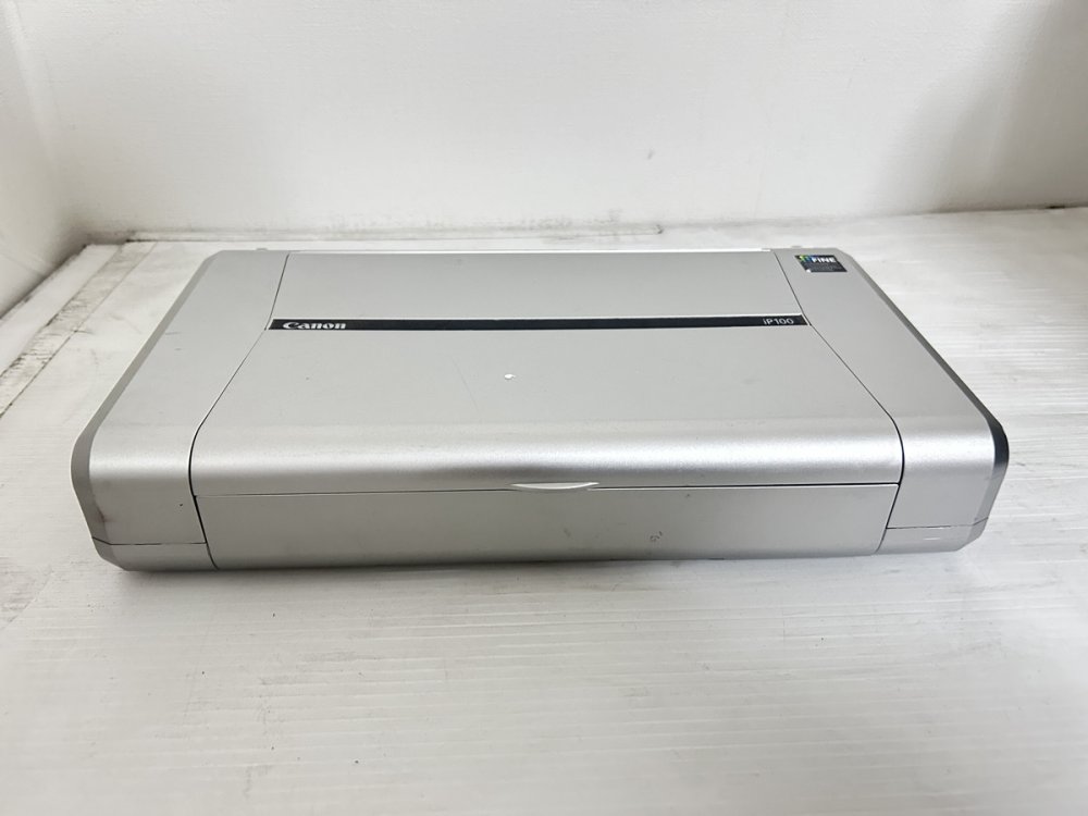 商品情報 商品状態 【30日間返金保証付】通電・印字機能すべて動作確認しております。印刷結果はカスレもなく良好です。付属品は、本体、電源ケーブル、オリジナルマニュアル(取扱説明書/CD-R無料ダウンロードリスト付)になります。※インク残量は少ない場合が御座いますのでご了承下さい。中古品となりますので3つの安心をお付けします。1.商品到着から30日間の安心保証をお付けします。返品に伴う送料等、返品に関わる一切の料金は当店が負担致します。2.初期設定が簡単な安心初期設定マニュアルをお付けします。商品到着後、直ぐにお使いできるように当店オリジナルの初期設定マニュアルをお付けします。※本マニュアルは純正の説明書では御座いませんのでご了承ください。3.トラブル発生時はメールによる安心対応します。万が一破損や不具合がありました場合には、是非一度評価前にご連絡をお願いいたします。誠実に対応させていただきます。 ■外装【中古品の為、多少の汚れがございますが、アルコールクリーニング済み商品です。】 ■機器内部【アルコールによる簡易クリーニング済みですが、細かい部分に多少の汚れが残っている場合があります。】 ■メーカー取扱説明書並びにCD-Rドライバーはインターネット環境があれば、無料にてダウンロード可能です。ご安心下さい。 ■発送は注文確定後24時間以内に発送致します。お急ぎ便にも対応しております。 商品の説明（新品の場合） 商品紹介最小1pl&最高9600×2400dpiの本格的な写真画質を実現します。重さ約2.0kg、幅322mmのコンパクトボディ。オプションで手軽にバッテリ駆動も可能なため場所を選ばずにプリントできます。カメラ付き携帯電話や、パソコンからのワイヤレスプリントが可能です。ご注意（免責）＞必ずお読みください 主な仕様 フチなし印刷:対応 / 自動両面印刷:非対応 / 最大用紙サイズ:A4 コピー機能:非対応 / FAX機能:非対応 / 電話機能:非対応 スキャナ機能:非対応 カラーインク(色):5 CD/DVD印刷:非対応 メモリスロット:非搭載