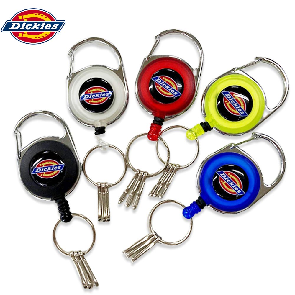 Dickiesブランドのキーホルダーです特徴あるリール式で、腰などにつけたまま開錠などが出来ます。使いやすいキーホルダーですリールのひもは最大で60センチ伸びます本体：50mm　原産国：日本