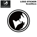 yNOMADIKzm}fBbN Logo Sticker S XebJ[ V[ Xm[{[h XL[ 9cmx9cmyKizyyΉz