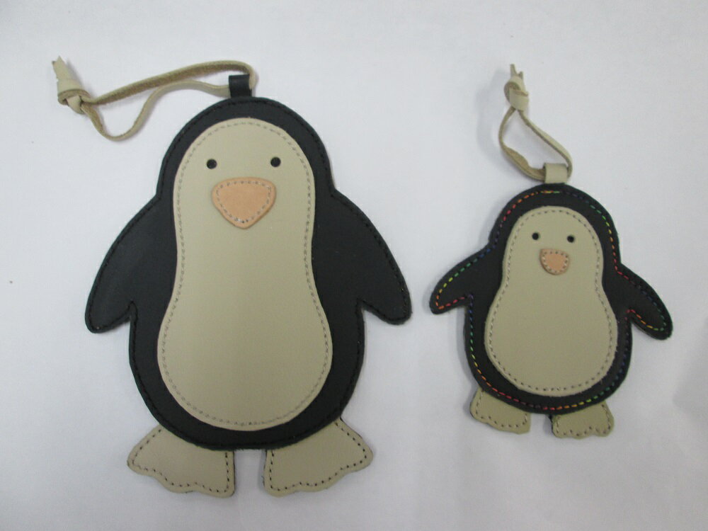 本革100％ ハンドメイド ペンギンパスケース & ペンギンチャーム セット 黒×アイボリー 1904【送料無料】 誕生日 記念日